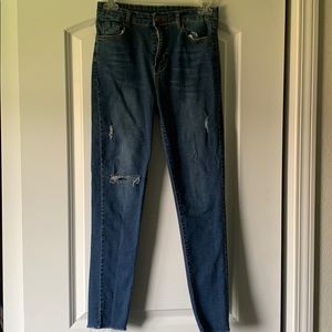 Distressed skinny jeans